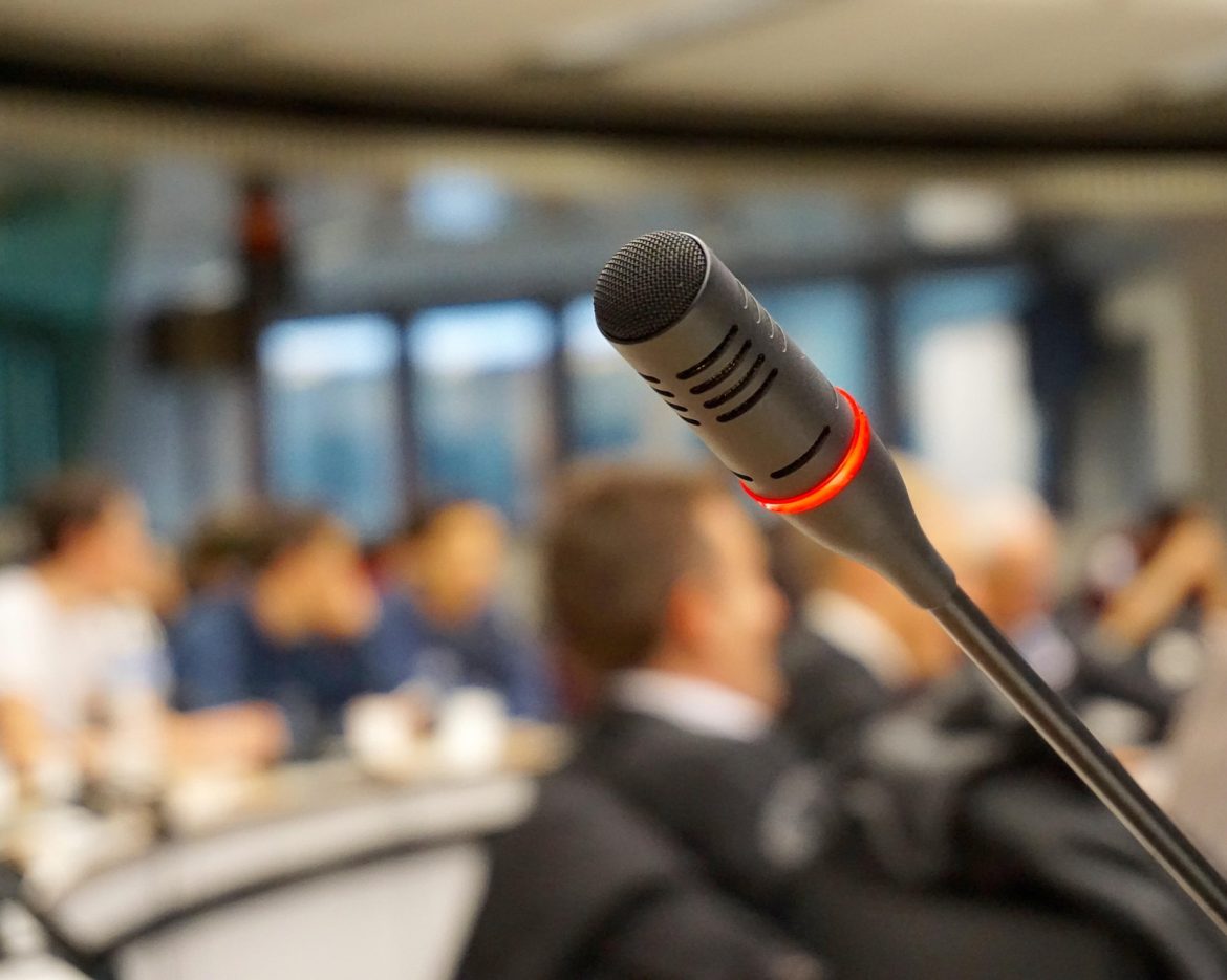 fill-microphone-704255_1920