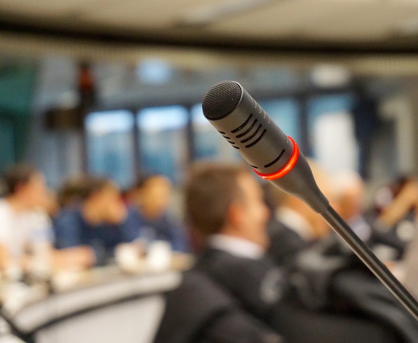 fill-microphone-704255_1920